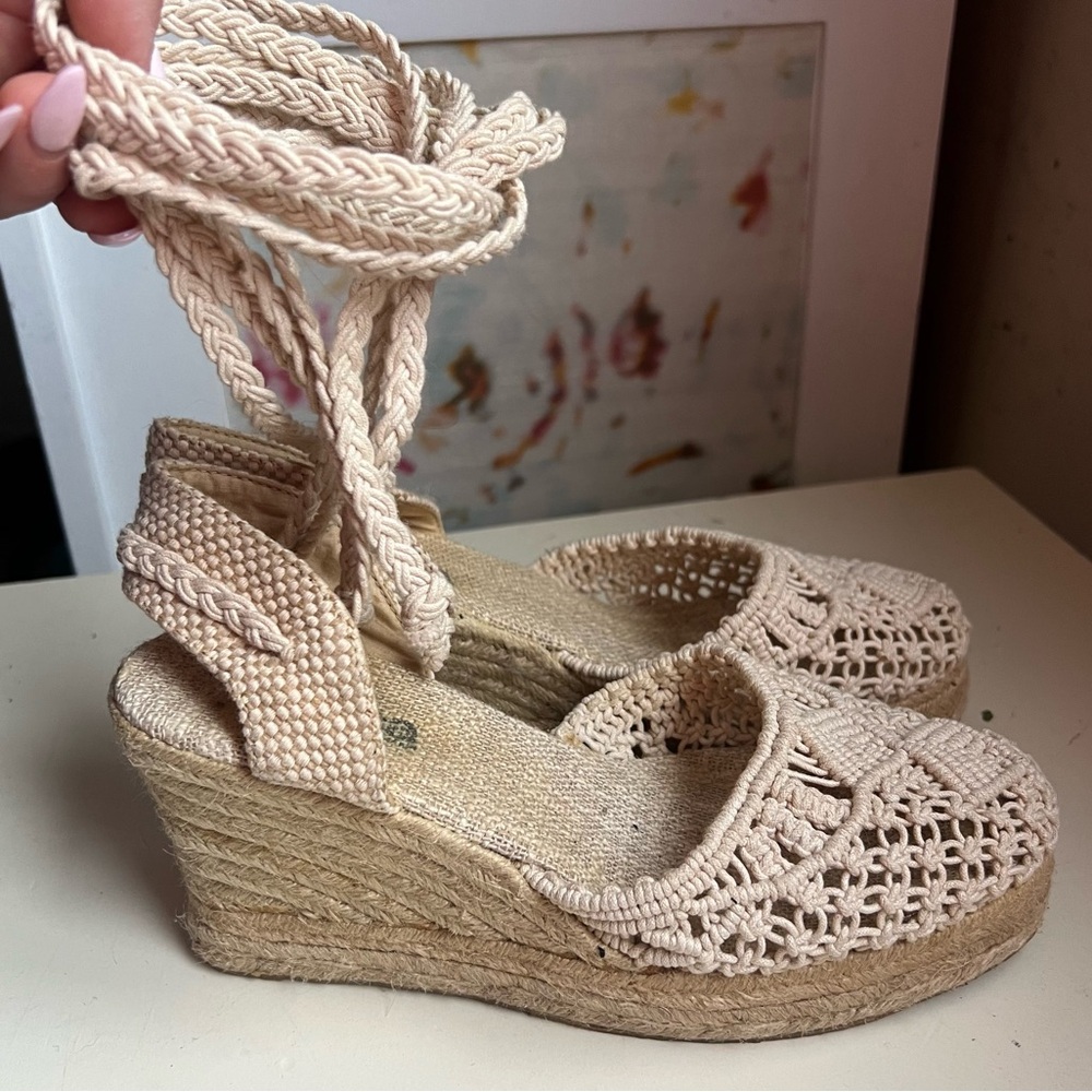 Tribeca by Kenneth Cole Give and Take Wedge